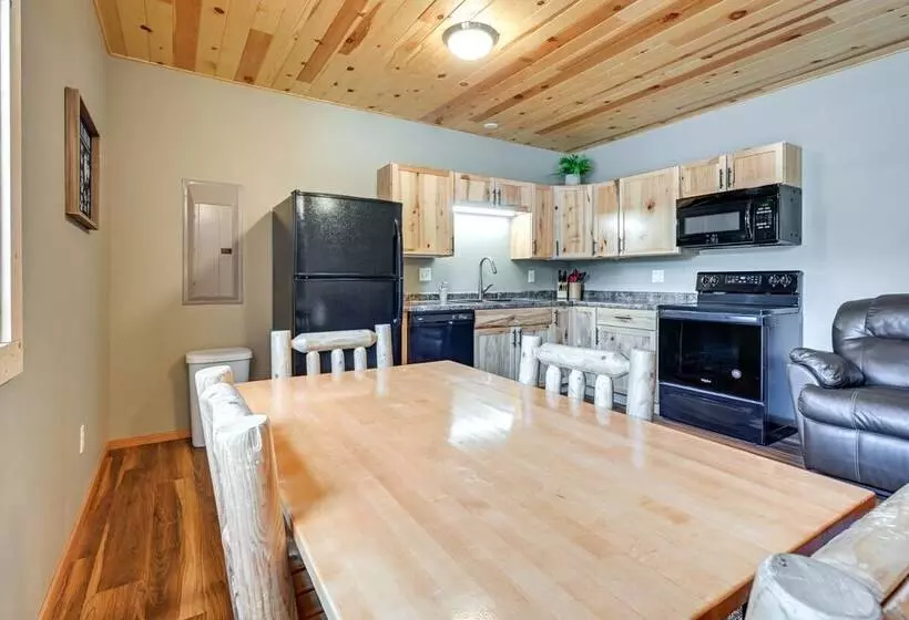 Cozy Lake Wissota Escape W/ Community Dock!