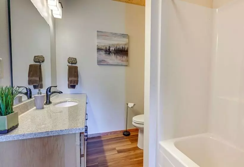 Cozy Lake Wissota Escape W/ Community Dock!