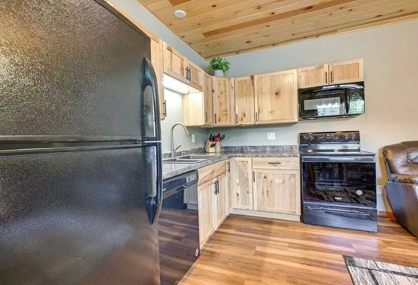 Cozy Lake Wissota Escape W/ Community Dock!