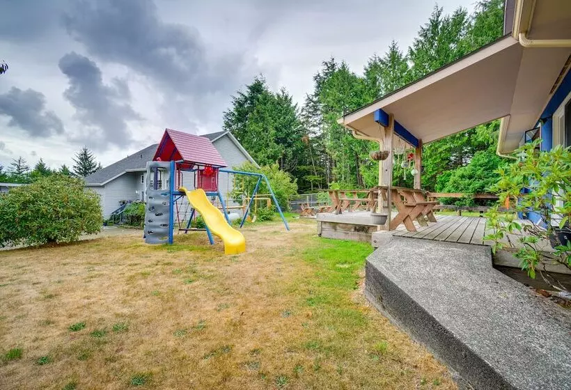 Cozy Washington Retreat W/ Deck, Walk To Beach!