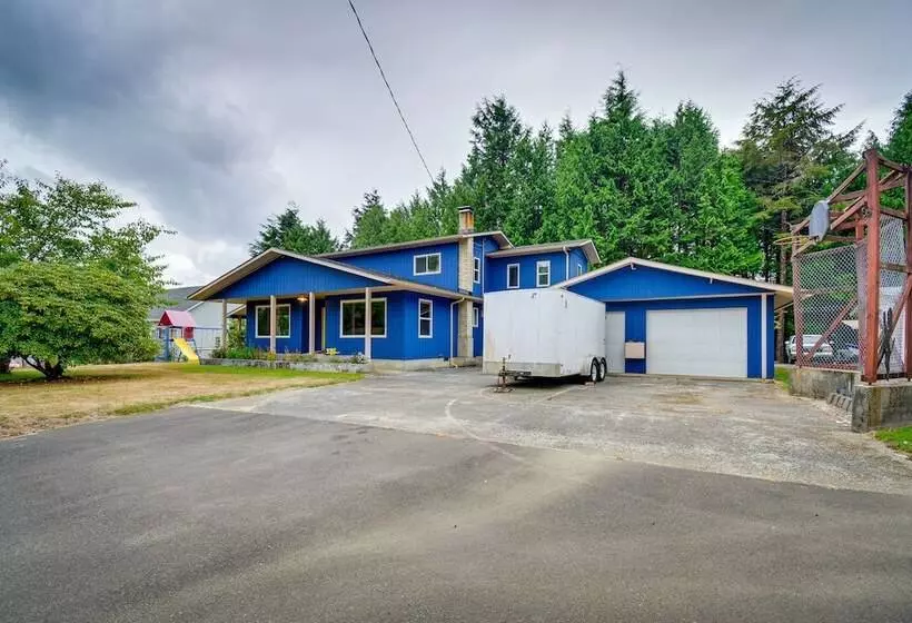 Cozy Washington Retreat W/ Deck, Walk To Beach!