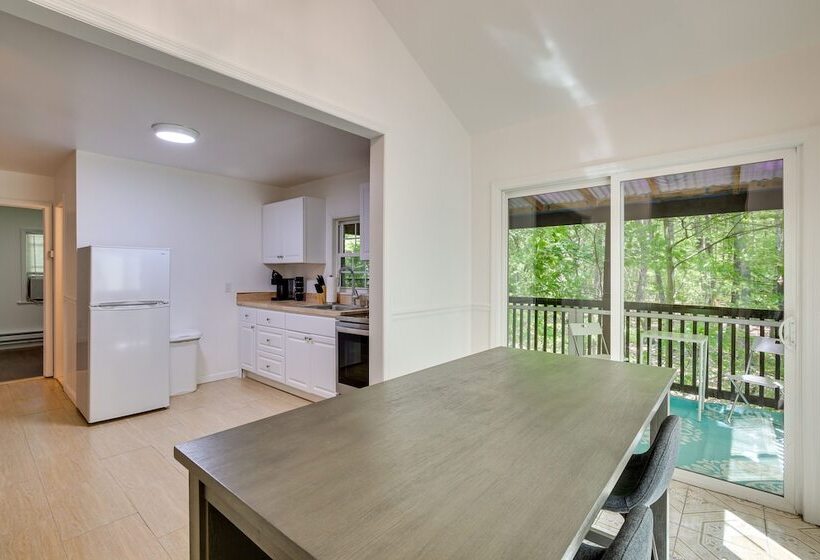 Creekside Hudson Valley Retreat ~ 4 Mi To Winery!