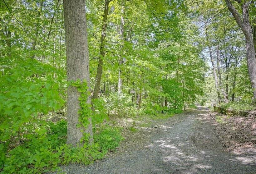 Creekside Hudson Valley Retreat ~ 4 Mi To Winery!