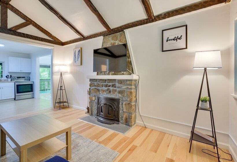 Creekside Hudson Valley Retreat ~ 4 Mi To Winery!