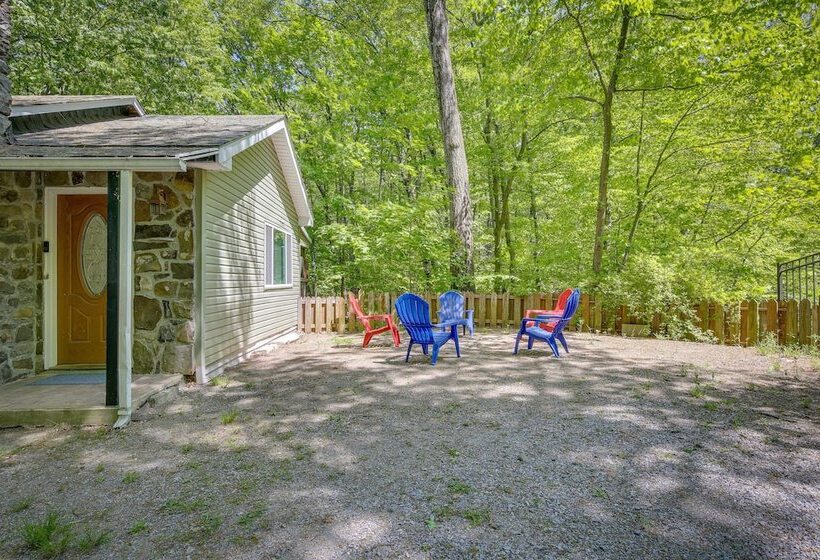 Creekside Hudson Valley Retreat ~ 4 Mi To Winery!