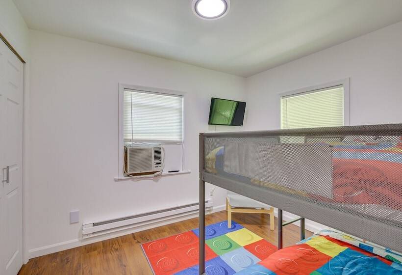 Creekside Hudson Valley Retreat ~ 4 Mi To Winery!