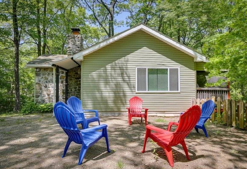 Creekside Hudson Valley Retreat ~ 4 Mi To Winery!