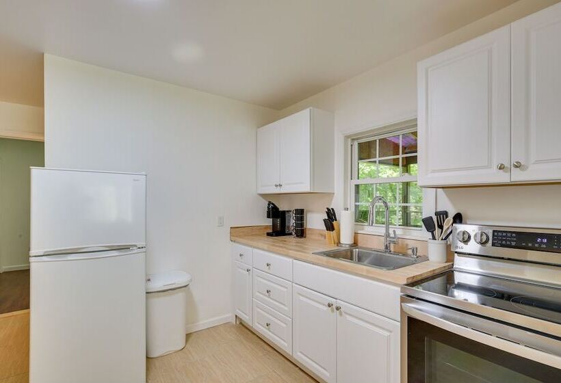 Creekside Hudson Valley Retreat ~ 4 Mi To Winery!