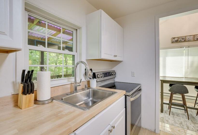 Creekside Hudson Valley Retreat ~ 4 Mi To Winery!