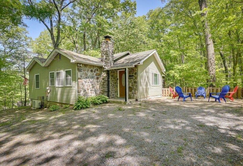 Creekside Hudson Valley Retreat ~ 4 Mi To Winery!