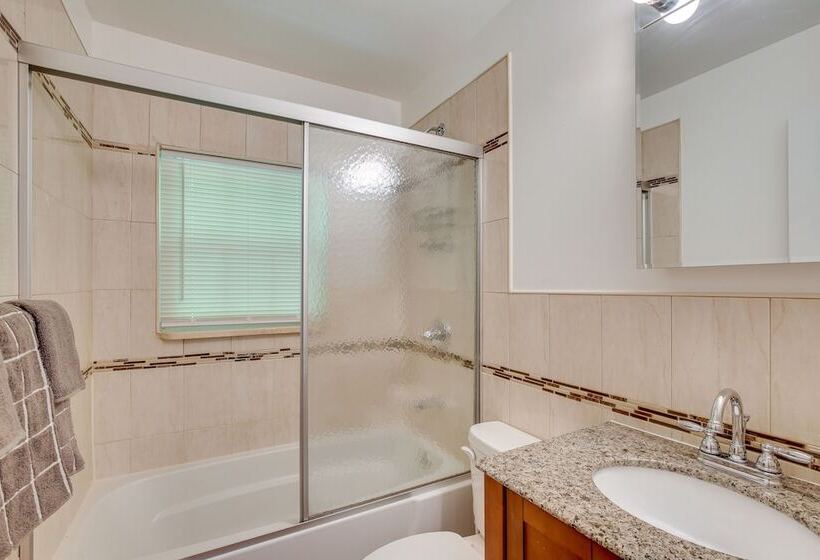 Creekside Hudson Valley Retreat ~ 4 Mi To Winery!