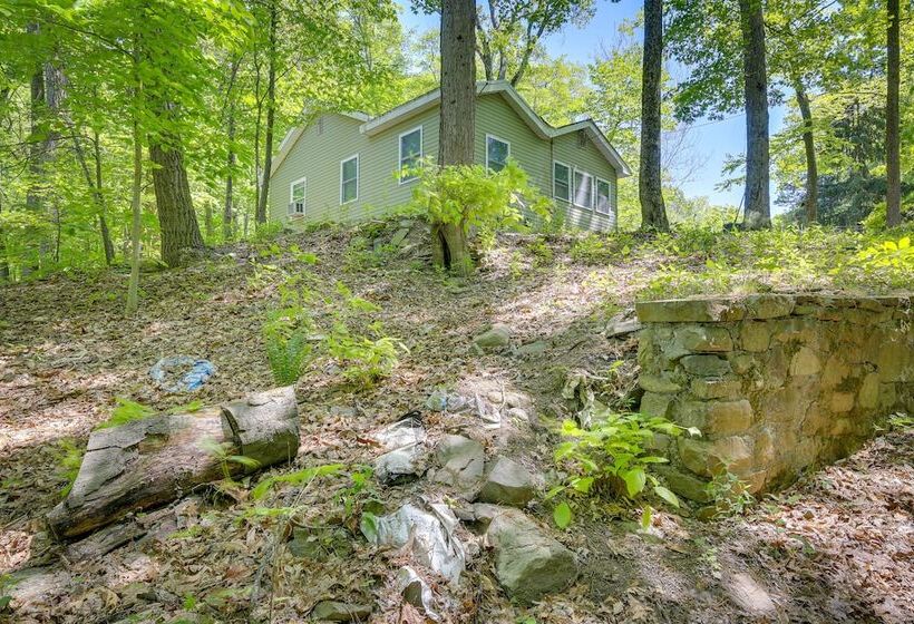 Creekside Hudson Valley Retreat ~ 4 Mi To Winery!