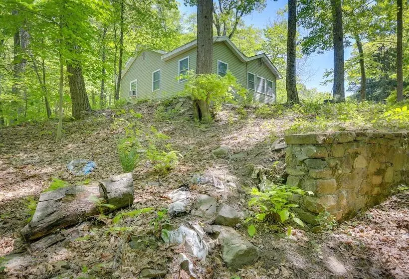 Creekside Hudson Valley Retreat ~ 4 Mi To Winery!