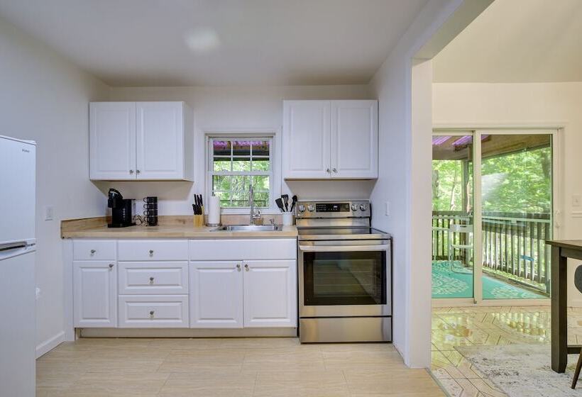 Creekside Hudson Valley Retreat ~ 4 Mi To Winery!