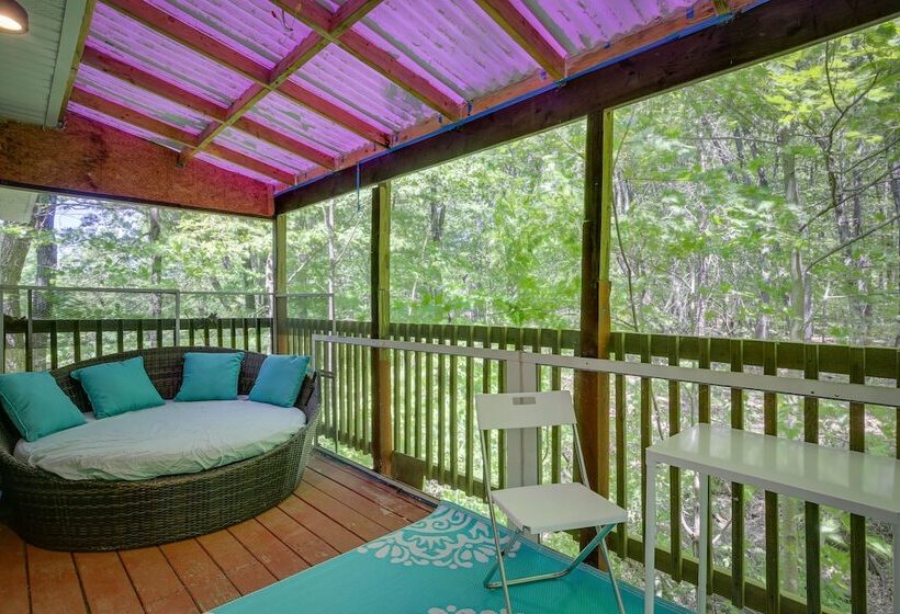 Creekside Hudson Valley Retreat ~ 4 Mi To Winery!