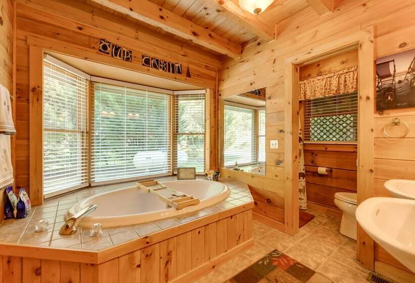Cabin W/ Hot Tub + Fishing Pond In Del Rio!