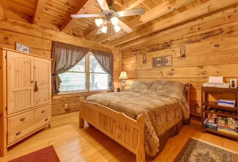 Cabin W/ Hot Tub + Fishing Pond In Del Rio!