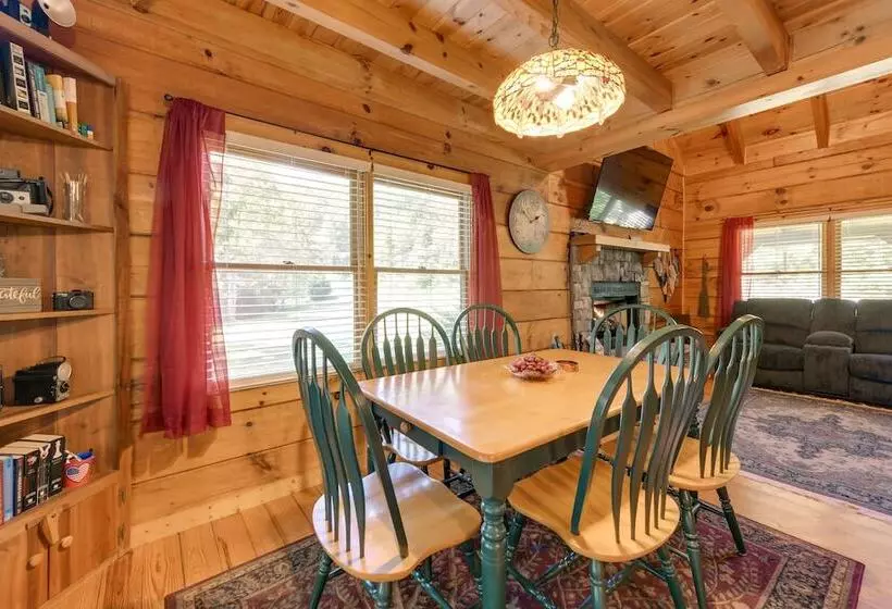 Cabin W/ Hot Tub + Fishing Pond In Del Rio!