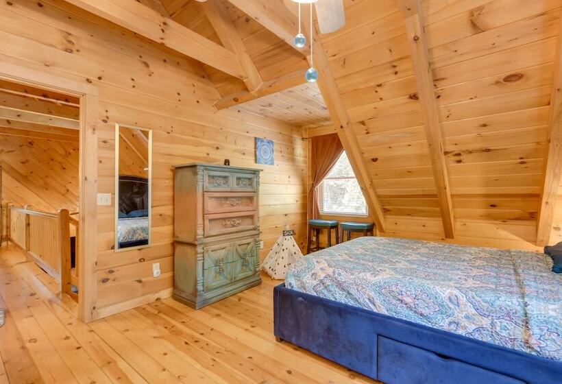 Cabin W/ Hot Tub + Fishing Pond In Del Rio!