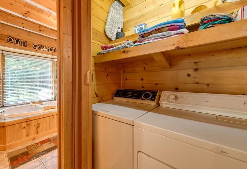 Cabin W/ Hot Tub + Fishing Pond In Del Rio!