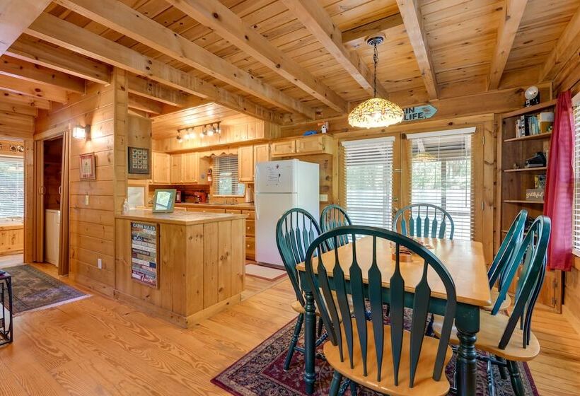 Cabin W/ Hot Tub + Fishing Pond In Del Rio!