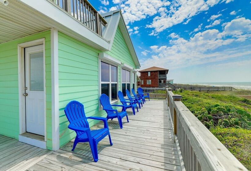 Emerald Isle Retreat   Steps Away From Beach!