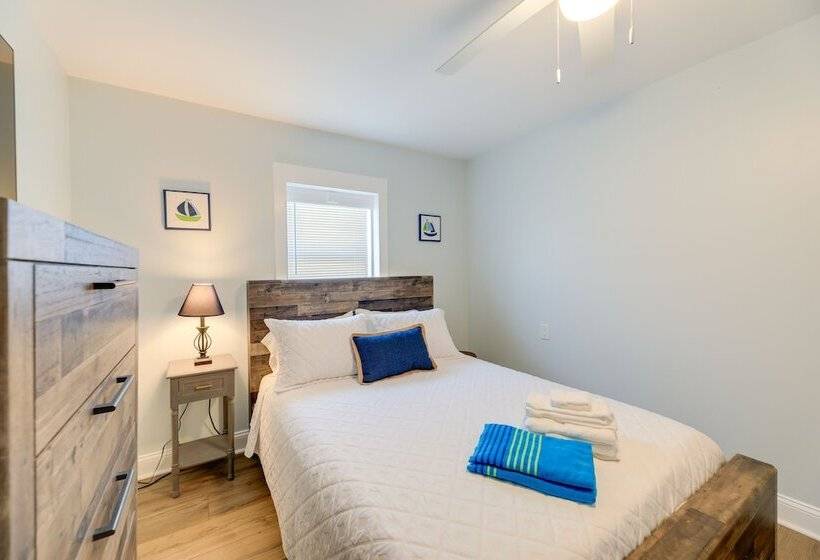 Emerald Isle Retreat   Steps Away From Beach!