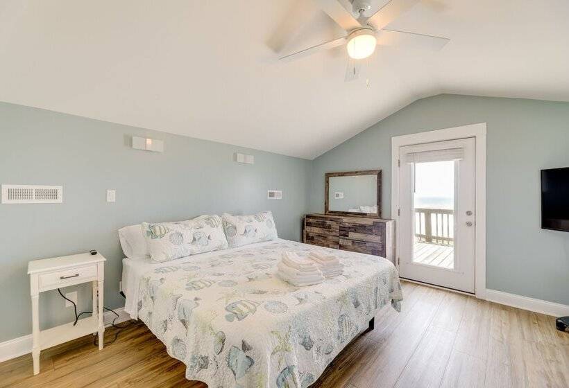 Emerald Isle Retreat   Steps Away From Beach!