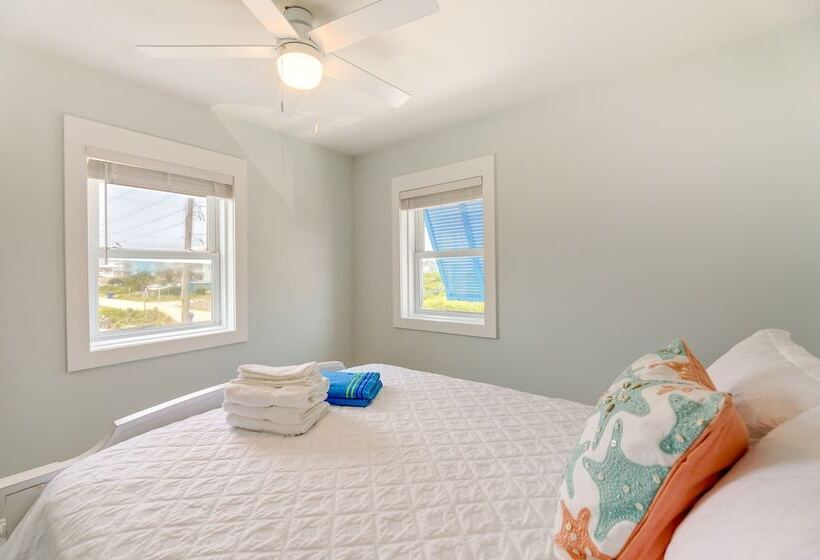 Emerald Isle Retreat   Steps Away From Beach!