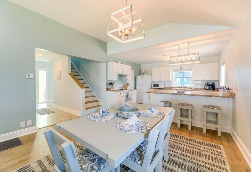 Emerald Isle Retreat   Steps Away From Beach!