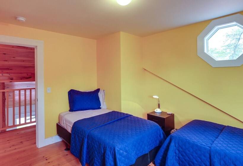 Enchanting Retreat In Prospect Harbor