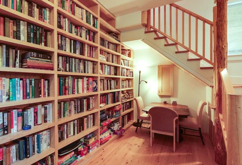 Enchanting Retreat In Prospect Harbor