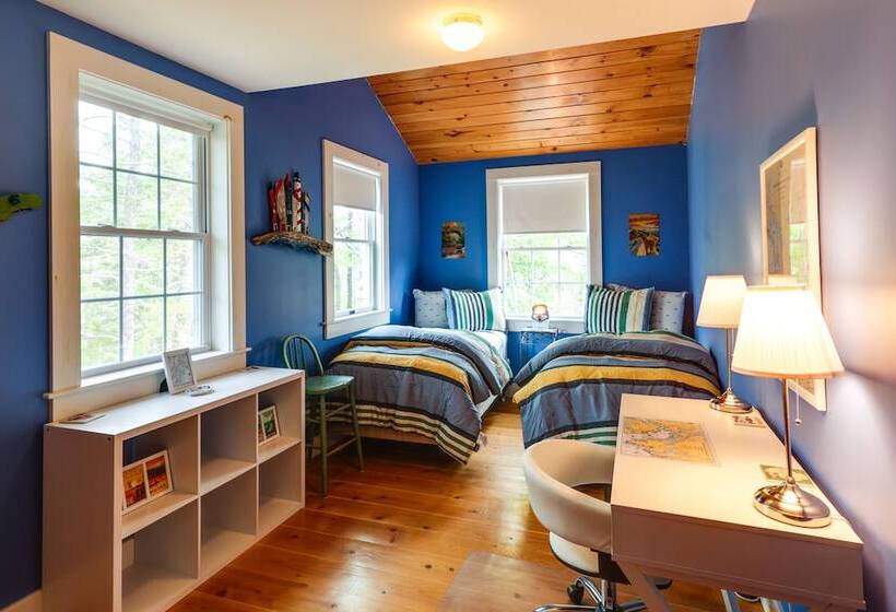 Enchanting Retreat In Prospect Harbor