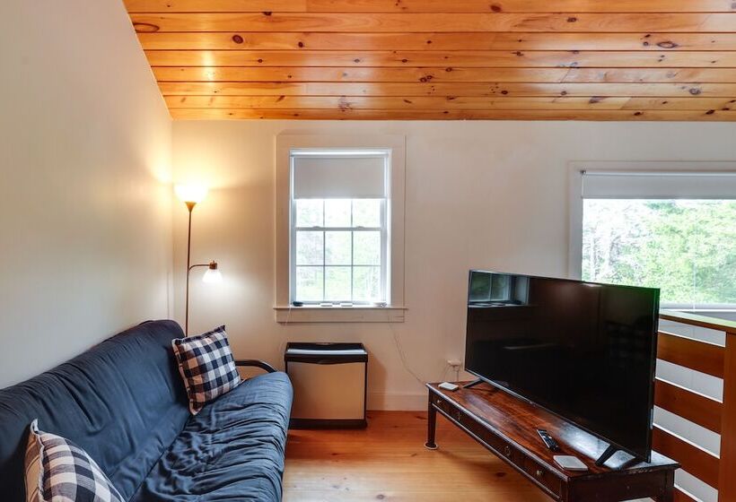 Enchanting Retreat In Prospect Harbor