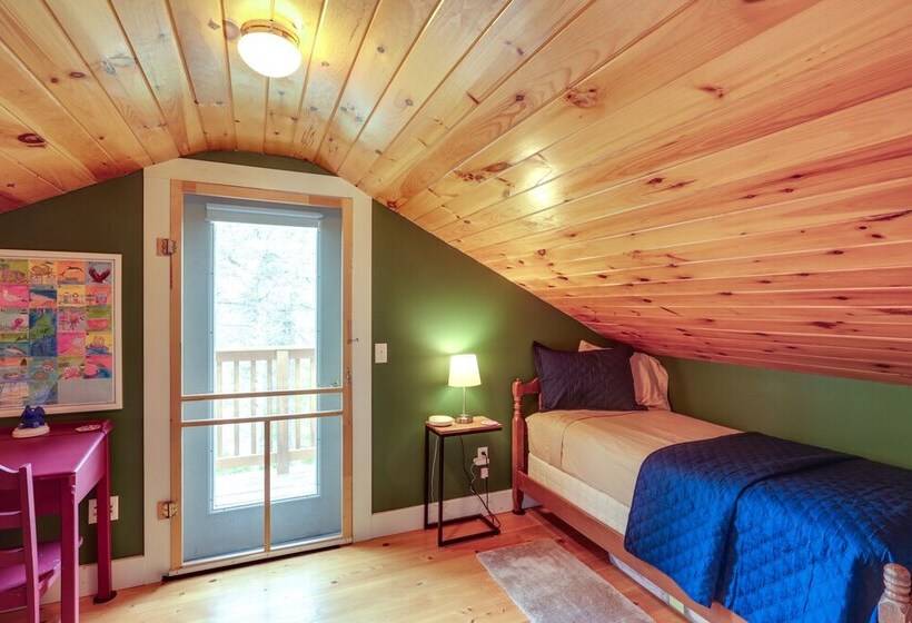 Enchanting Retreat In Prospect Harbor