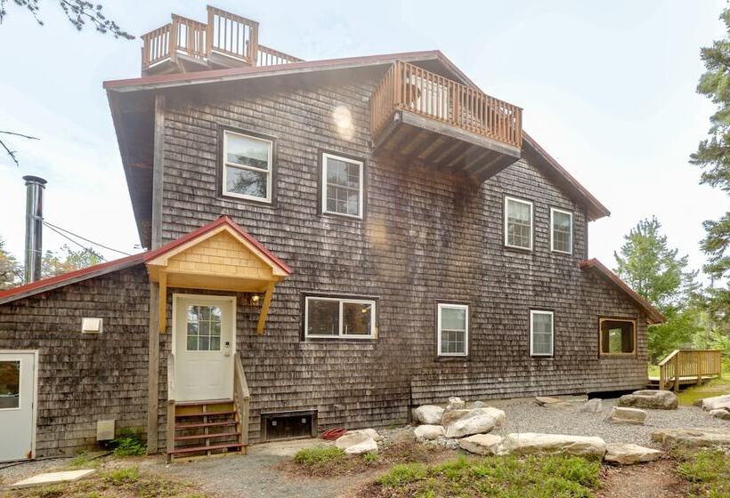 Enchanting Retreat In Prospect Harbor