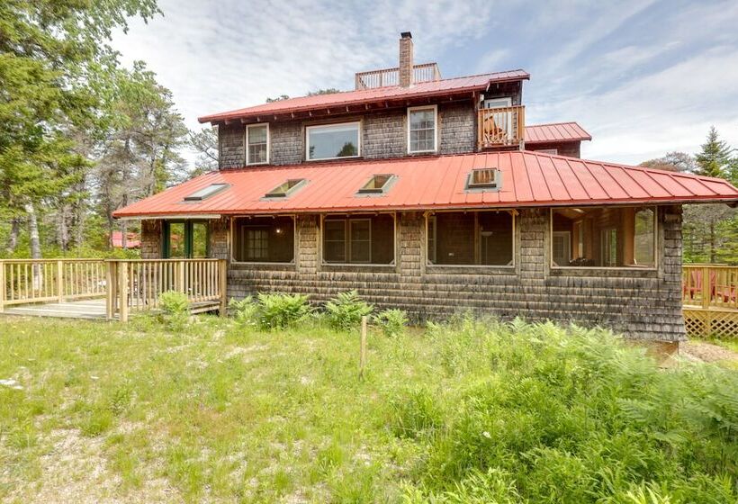 Enchanting Retreat In Prospect Harbor