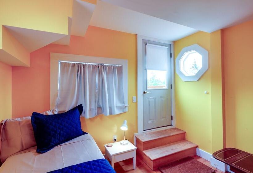 Enchanting Retreat In Prospect Harbor