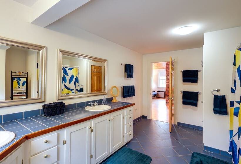 Enchanting Retreat In Prospect Harbor