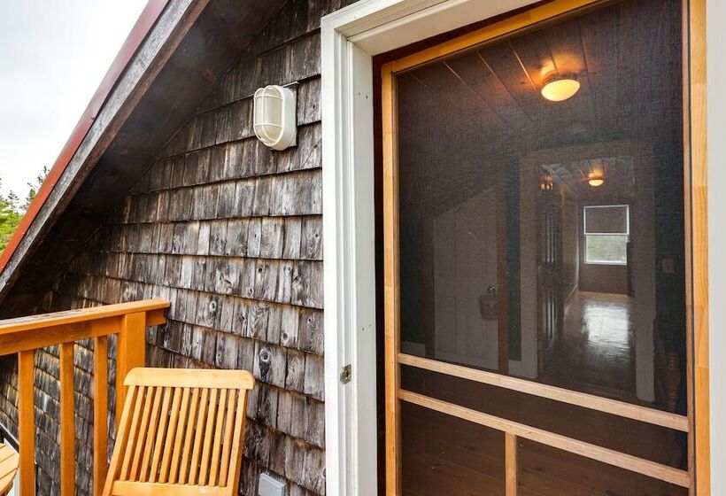 Enchanting Retreat In Prospect Harbor