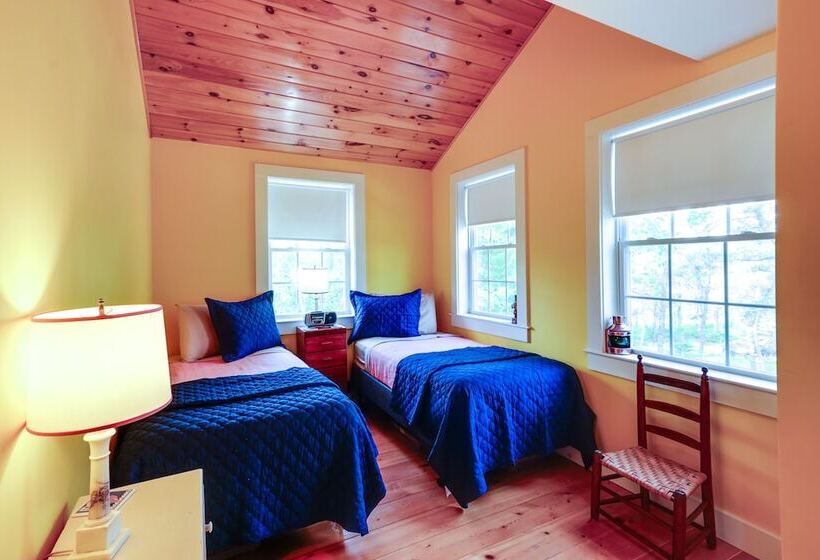 Enchanting Retreat In Prospect Harbor