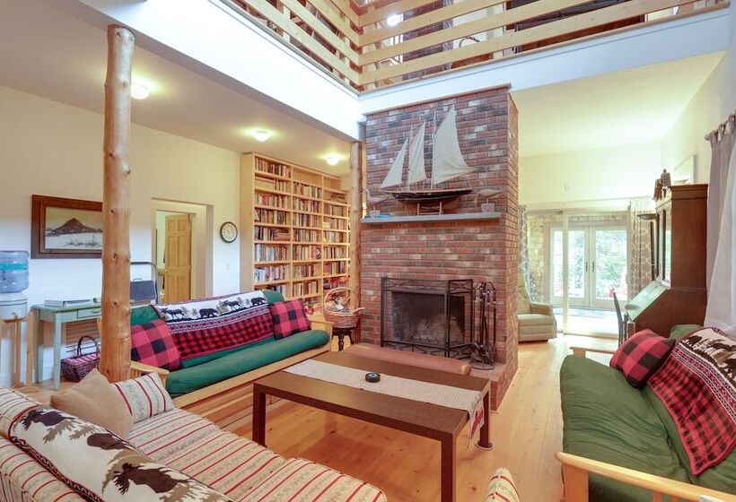 Enchanting Retreat In Prospect Harbor