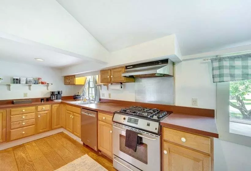 Franconia Home W/ Community Pool & River Access!