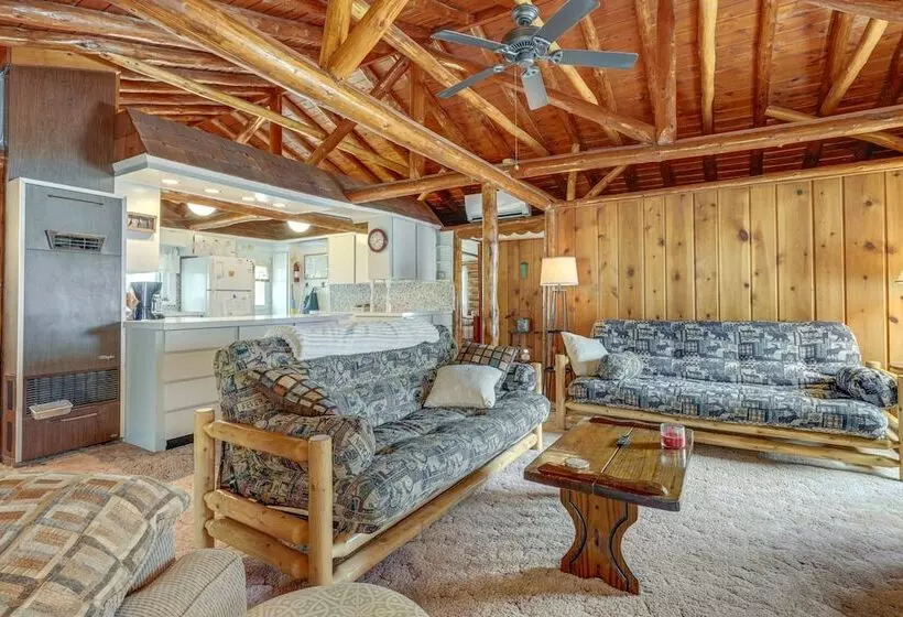 Gladwin Lakefront Cottage W/ Deck, Grill!