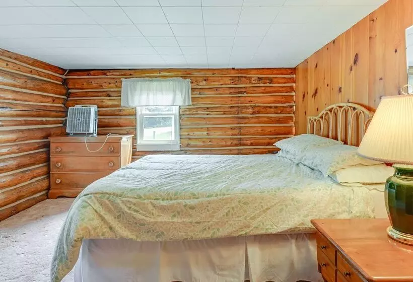 Gladwin Lakefront Cottage W/ Deck, Grill!