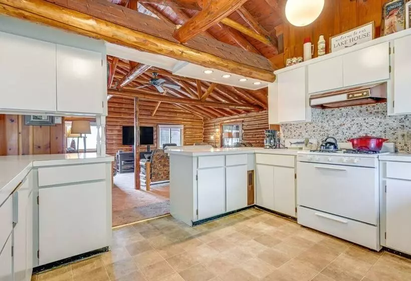 Gladwin Lakefront Cottage W/ Deck, Grill!