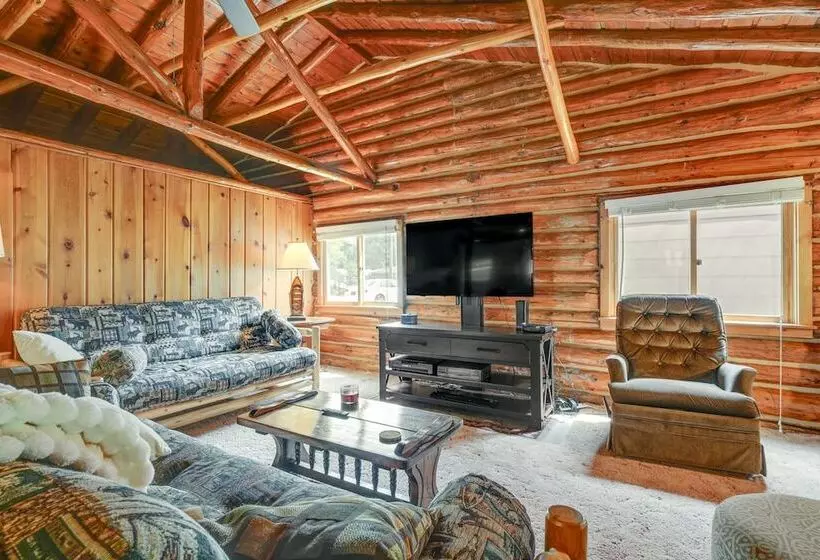 Gladwin Lakefront Cottage W/ Deck, Grill!