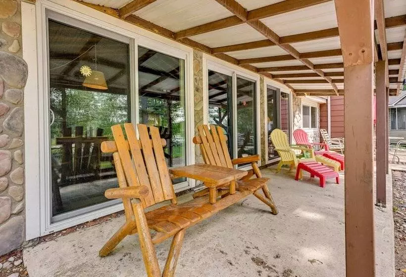 Gladwin Lakefront Cottage W/ Deck, Grill!