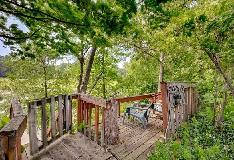Gladwin Lakefront Cottage W/ Deck, Grill!