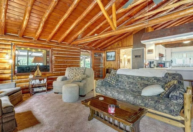 Gladwin Lakefront Cottage W/ Deck, Grill!